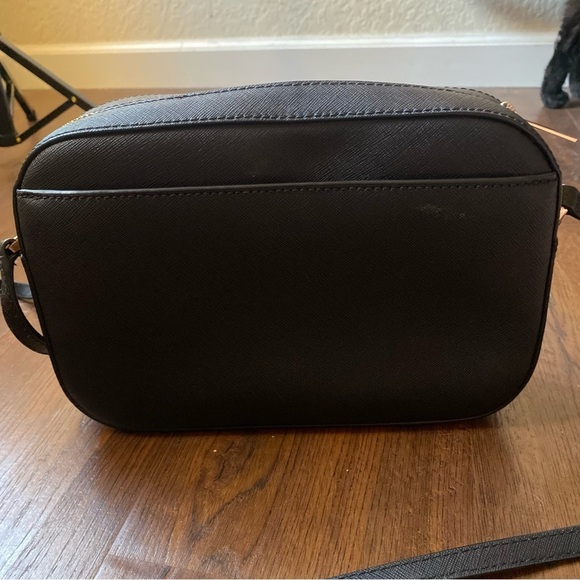 Michael Kors Jet Set Black Saffiano Leather Crossbody Bag Gold Chain✨Like New✨ - Picture 4 of 9